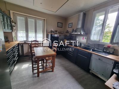 Maison - 203 m² - 9 pièces