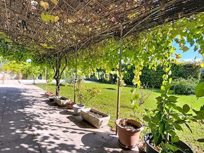 Maison - 220 m² - 8 pièces