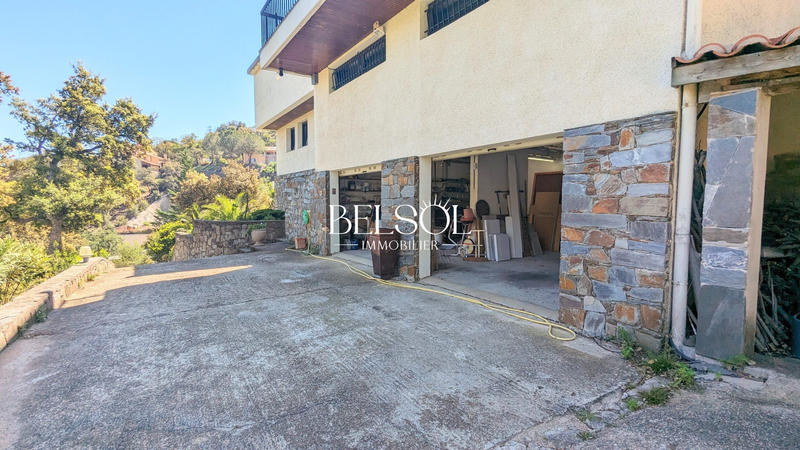 Maison traditionnelle - 230 m² - 7 pièces