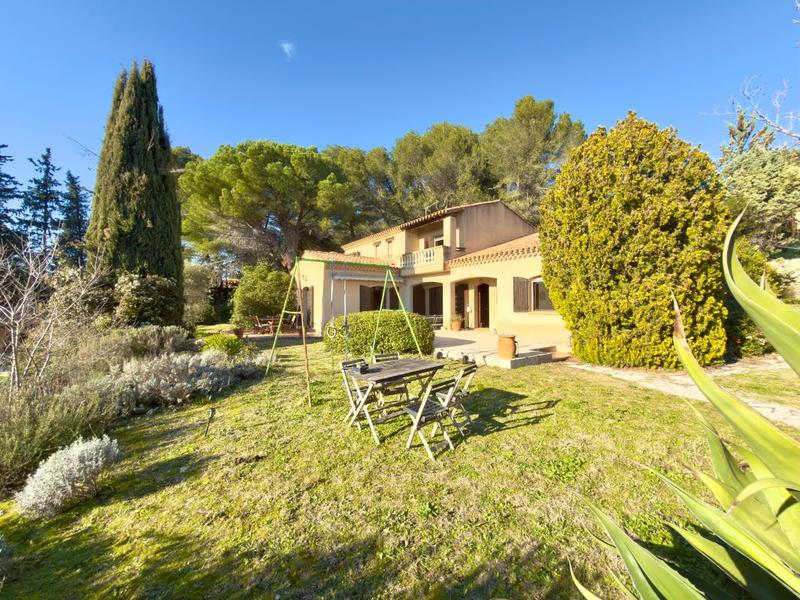 Propriété - 203 m² - 6 pièces