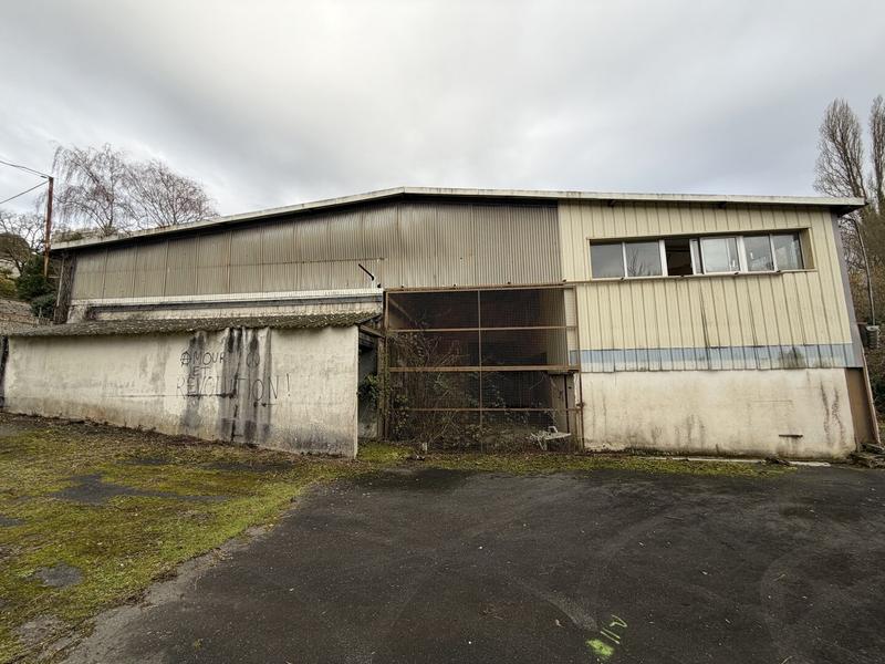 Maison - 1 500 m² - 7 pièces