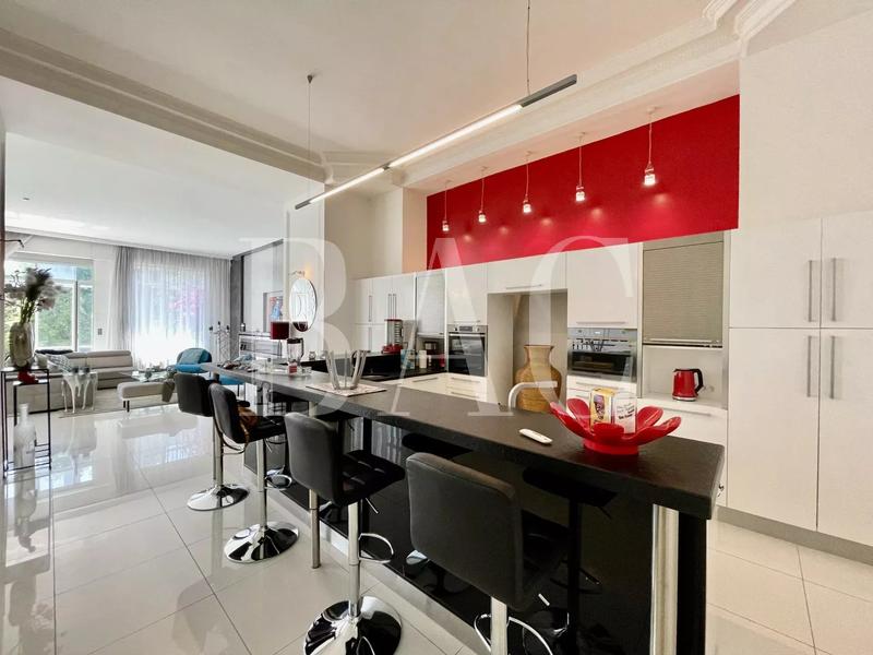 Appartement - 230 m² - 6 pièces