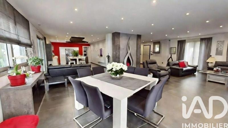 Maison - 236 m² - 10 pièces