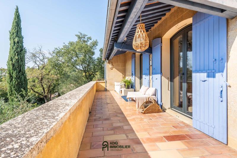 Propriété - 335 m² - 10 pièces