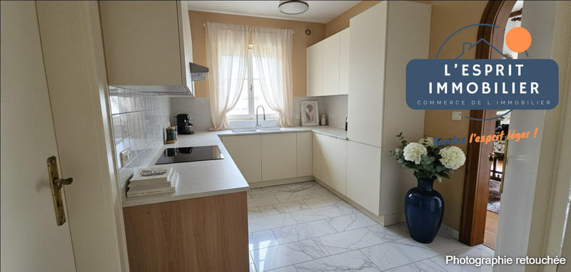 Maison - 223 m² - 7 pièces