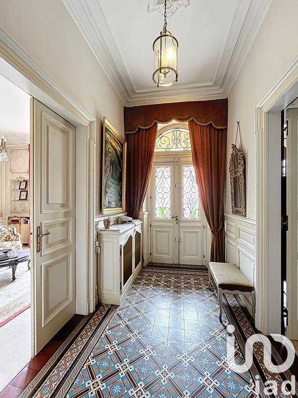 Maison - 323 m² - 9 pièces