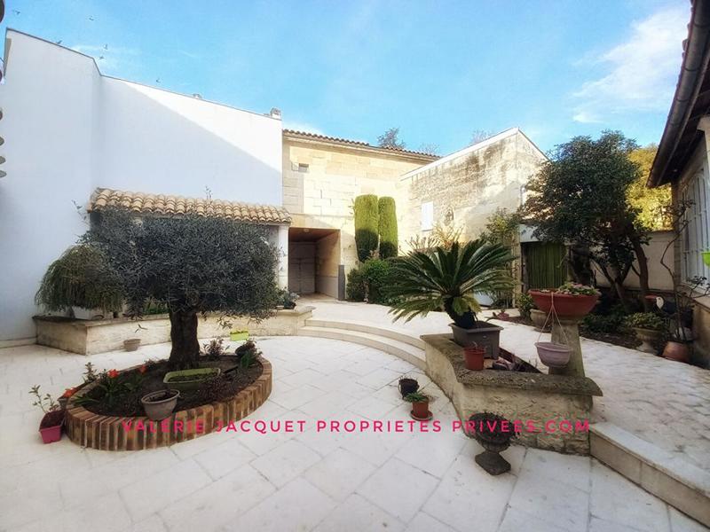 Maison - 220 m² - 7 pièces