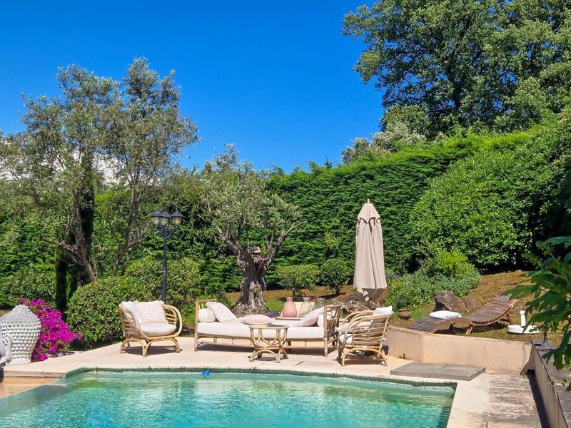 Villa - 329 m² - 6 pièces