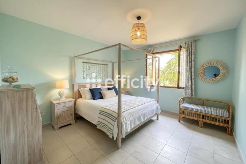 Villa - 100 m² - 5 pièces