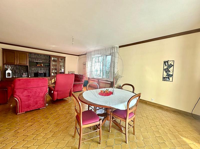 Maison - 207 m² - 7 pièces