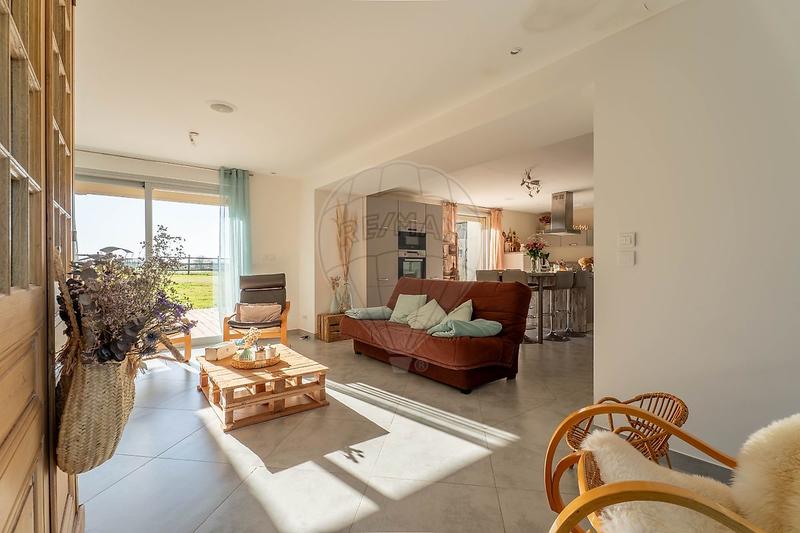 Maison - 204 m² - 6 pièces