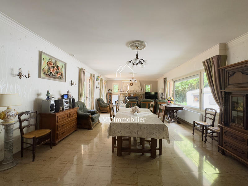 Villa - 223 m² - 6 pièces