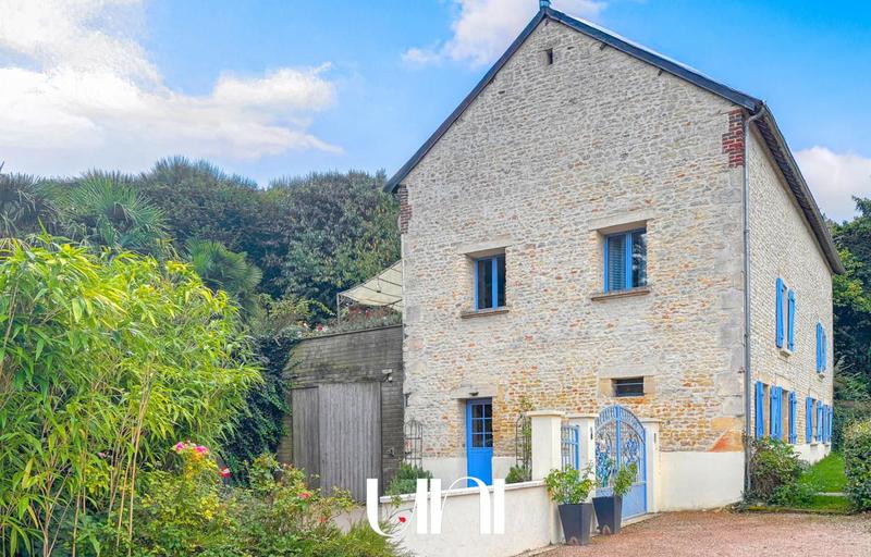 Maison - 214 m² - 6 pièces