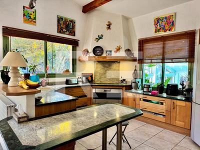 Maison - 217 m² - 7 pièces