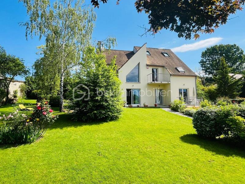 Maison - 210 m² - 8 pièces