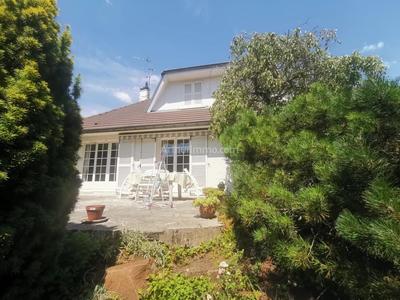 Maison - 177 m² - 9 pièces