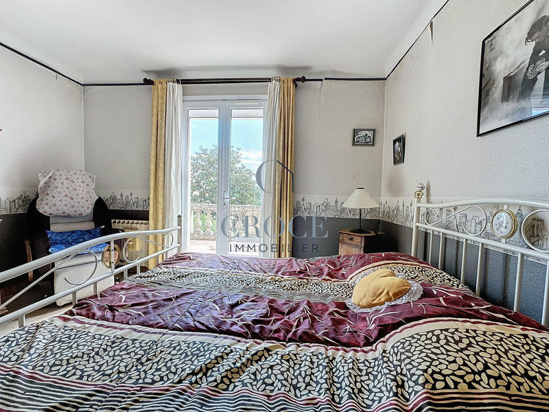 Maison traditionnelle - 236 m² - 9 pièces