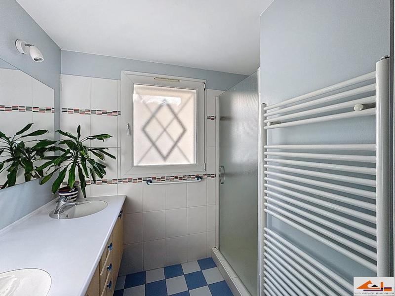 Maison - 180 m² - 7 pièces