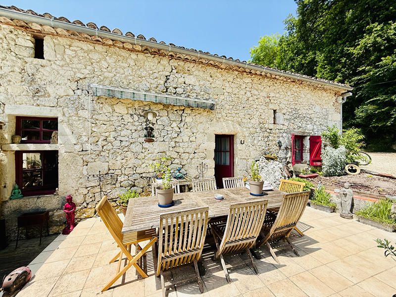 Maison - 387 m² - 12 pièces