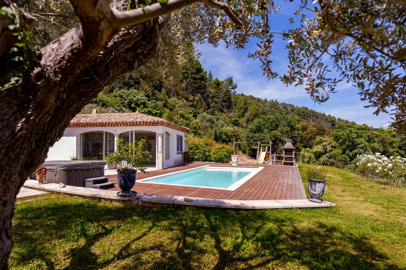 Propriété - 188 m² - 6 pièces