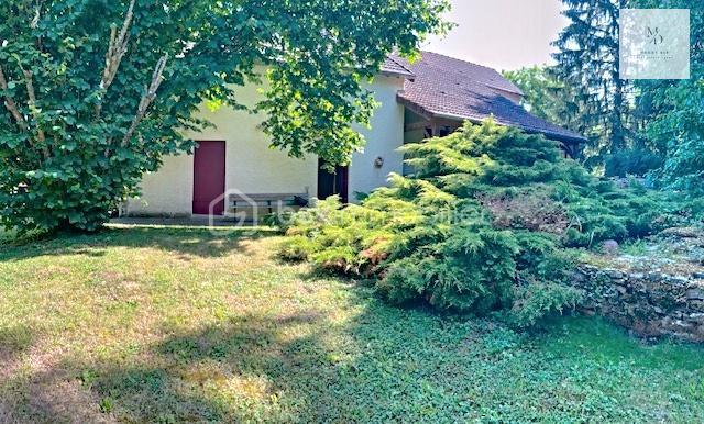 Maison de village - 189 m² - 9 pièces