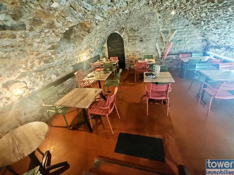 Fonds de commerce - Magasins - 92 m²