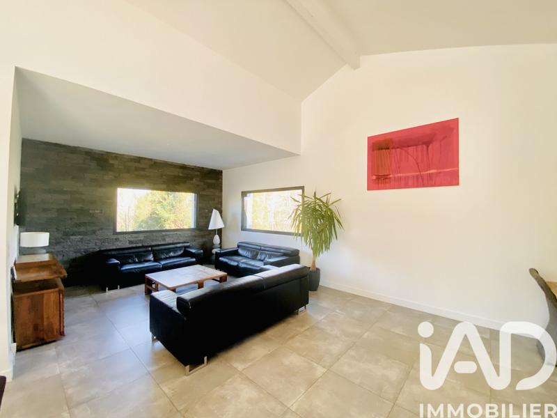 Maison - 220 m² - 7 pièces