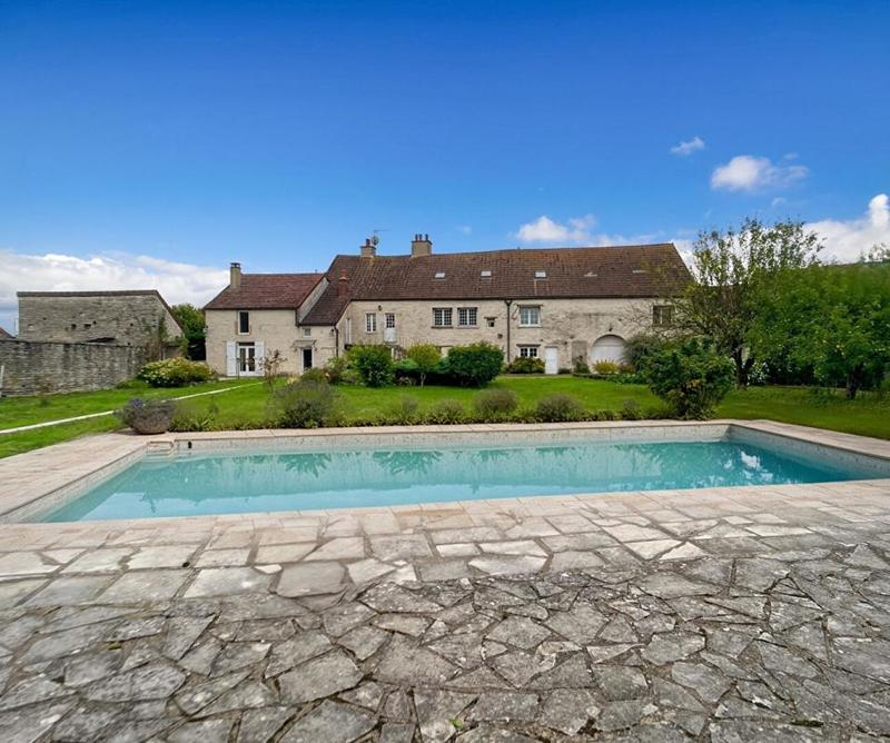 Maison - 353 m² - 9 pièces