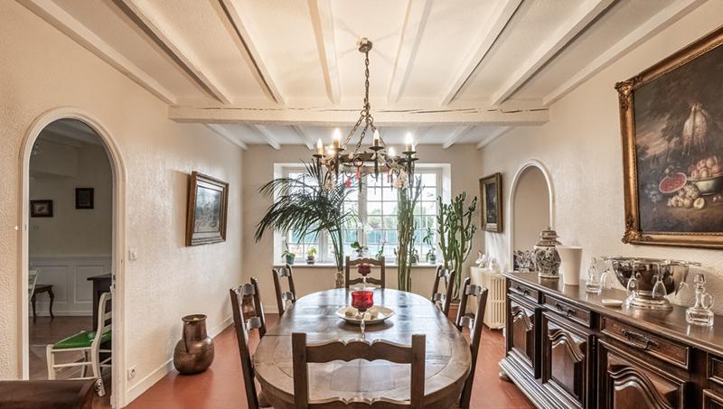 Propriété - 1 000 m² - 10 pièces