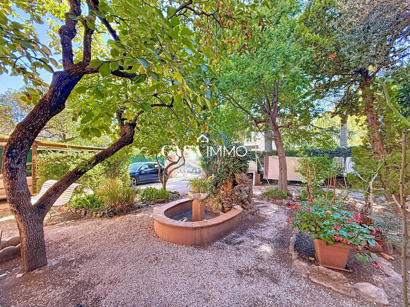 Maison - 220 m² - 8 pièces