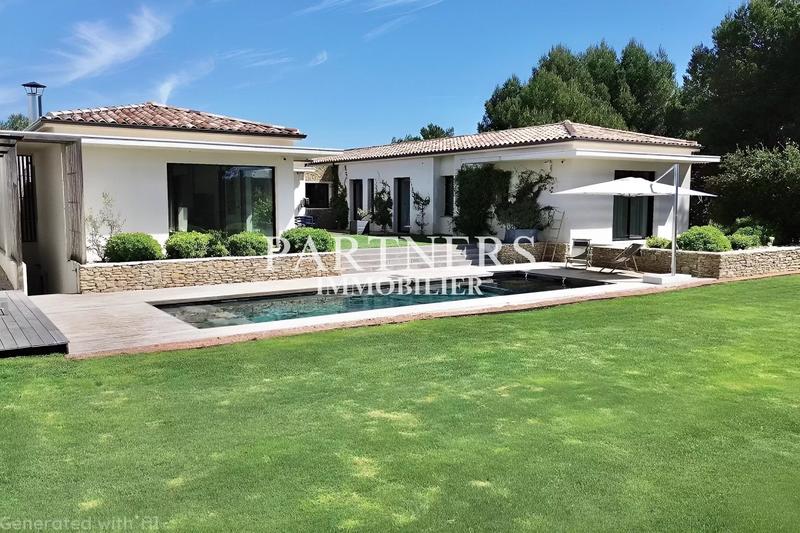 Maison - 285 m² - 8 pièces