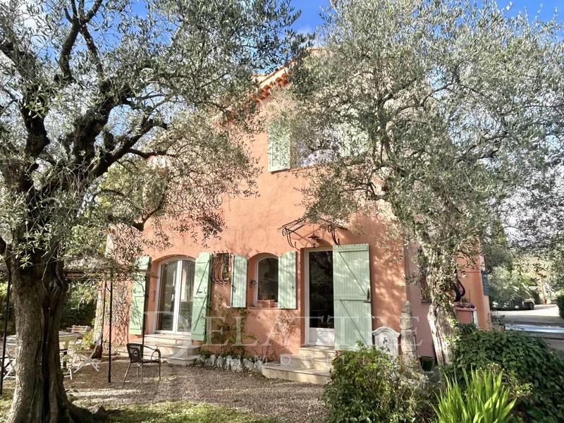 Villa - 235 m² - 10 pièces