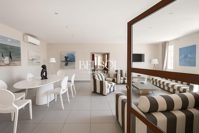 Maison - 458 m² - 7 pièces