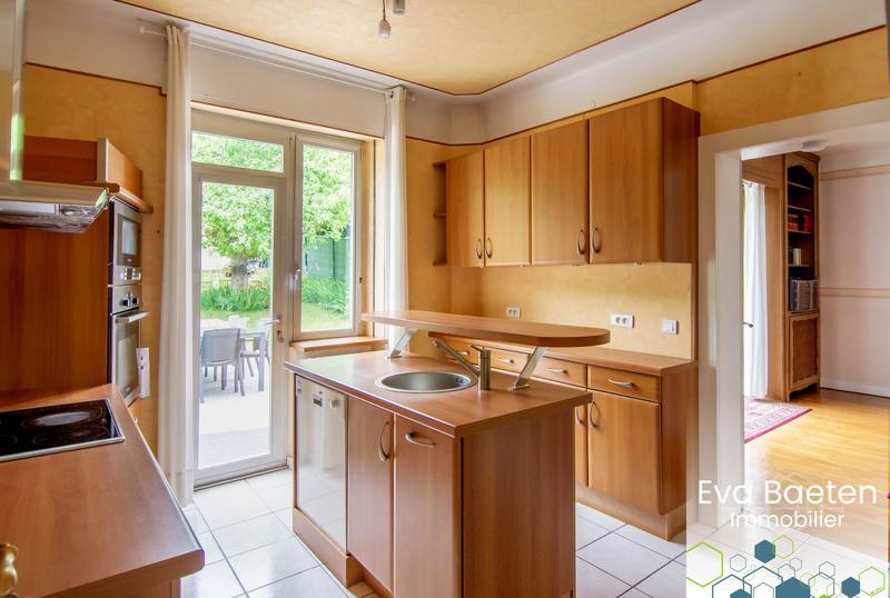 Maison - 265 m² - 10 pièces