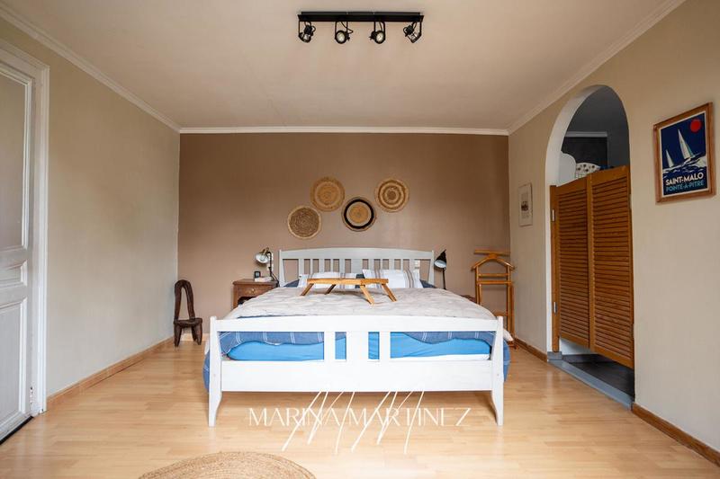 Maison - 231 m² - 7 pièces