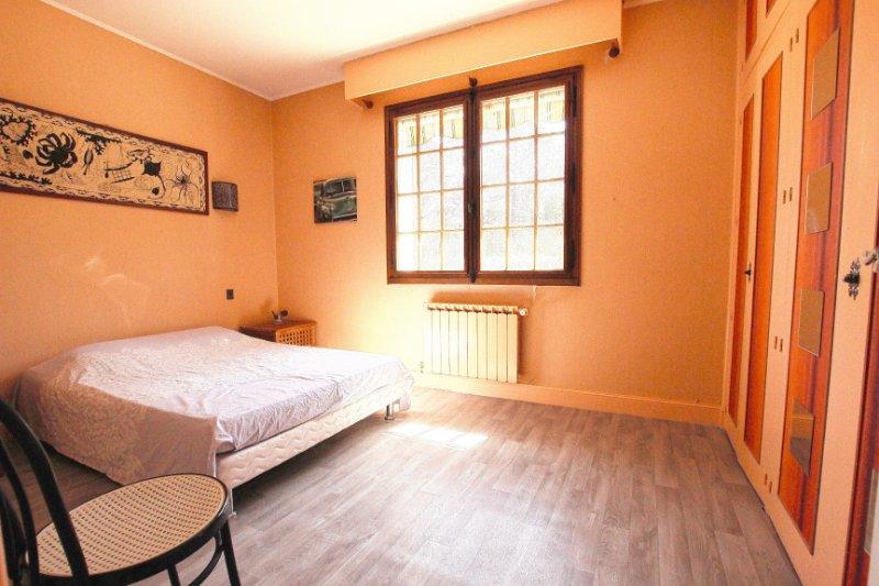 Maison - 230 m² - 8 pièces