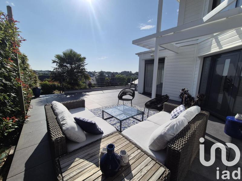 Maison - 230 m² - 6 pièces