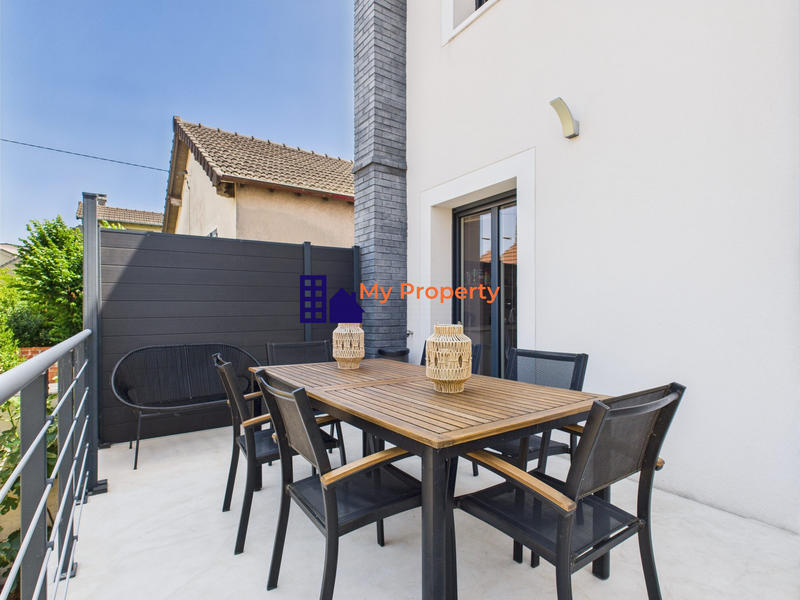 Maison - 147 m² - 10 pièces