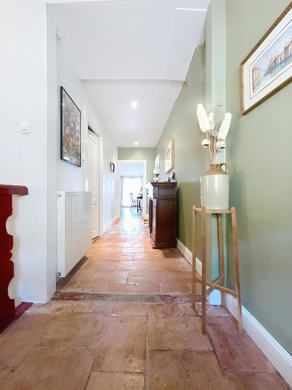 Maison - 265 m² - 10 pièces