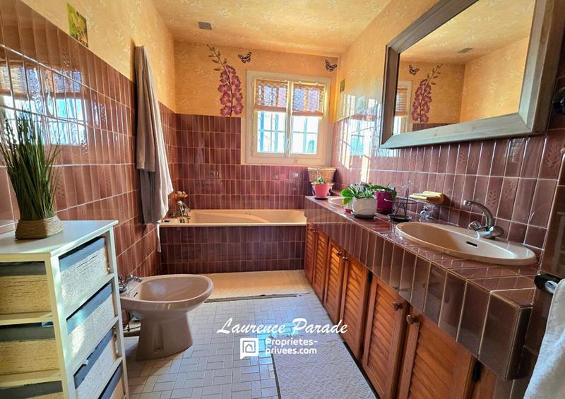 Maison - 227 m² - 7 pièces