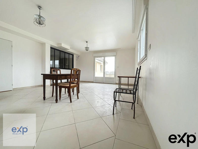 Maison - 235 m² - 10 pièces