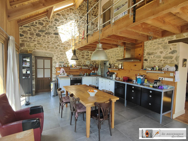 Maison ancienne - 215 m² - 6 pièces