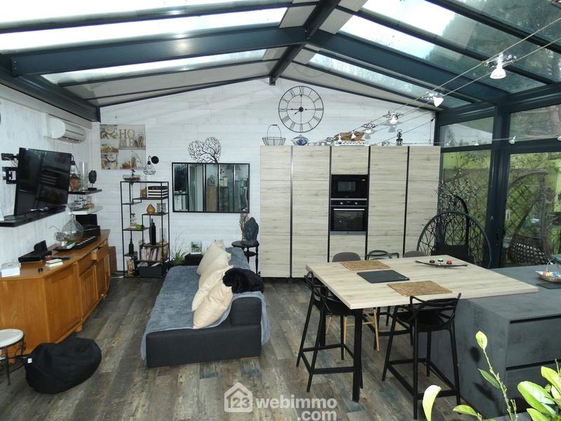 Maison - 233 m² - 9 pièces