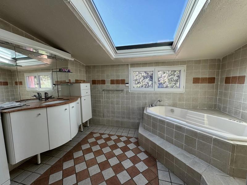 Villa - 172 m² - 6 pièces