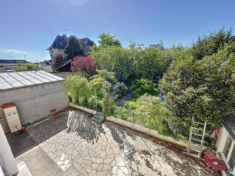 Maison - 216 m² - 8 pièces