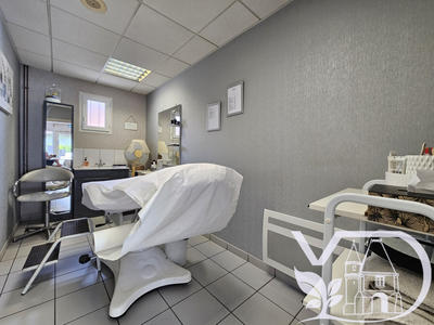 Magasins - 80 m² - 4 pièces