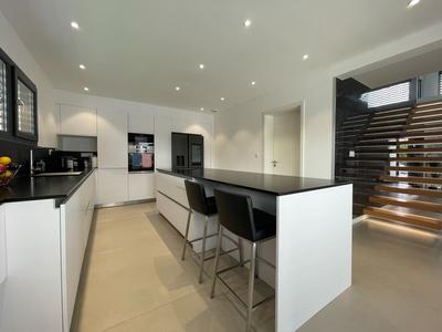 Maison - 177 m² - 7 pièces