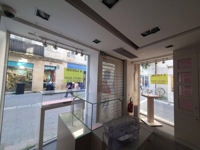 Local commercial - 124 m² - 4 pièces