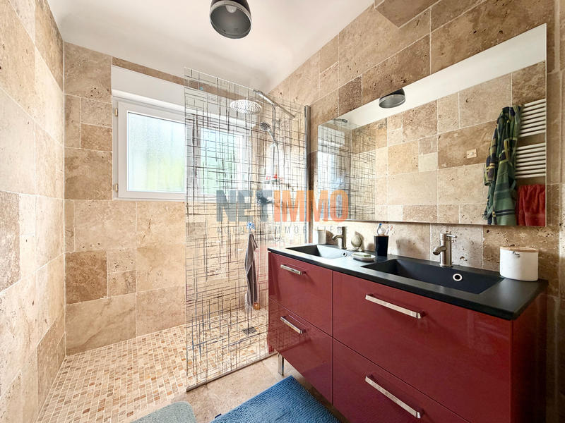 Villa - 168 m² - 6 pièces