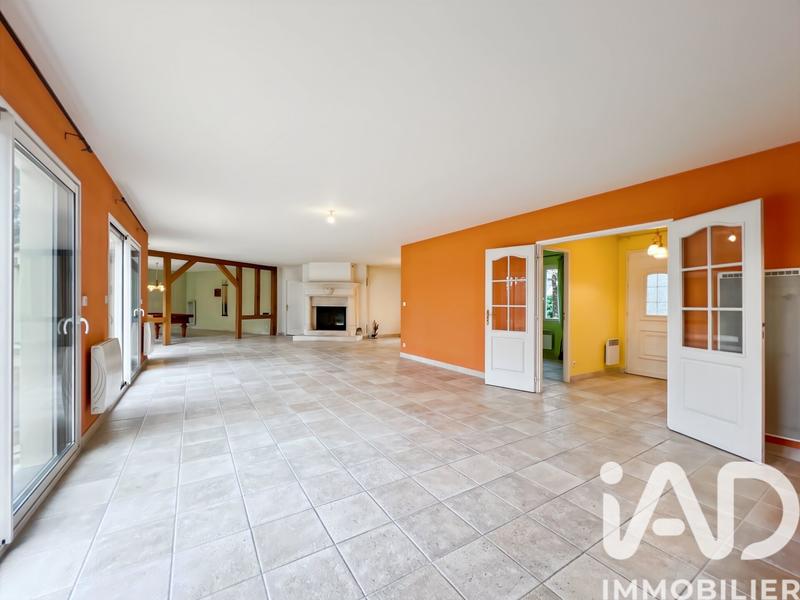 Maison - 239 m² - 8 pièces